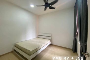 Gravit8 @ Klang South