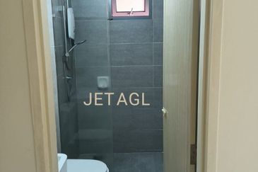 Gravit8 @ Klang South