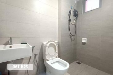 Gravit8 @ Klang South