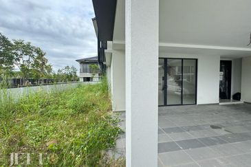 Bandar Tropicana Aman