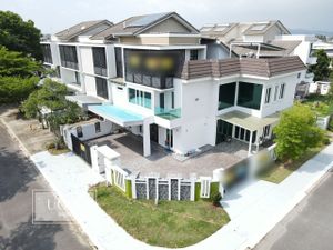 Bukit Raja 2.5 Storey Corner Lot House With Fully Renovated & Fully ...