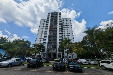 Bistari Impian Apartment @ Larkin