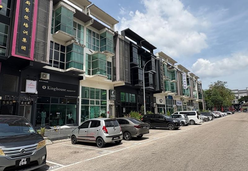 Pusat Perdagangan Danga Utama