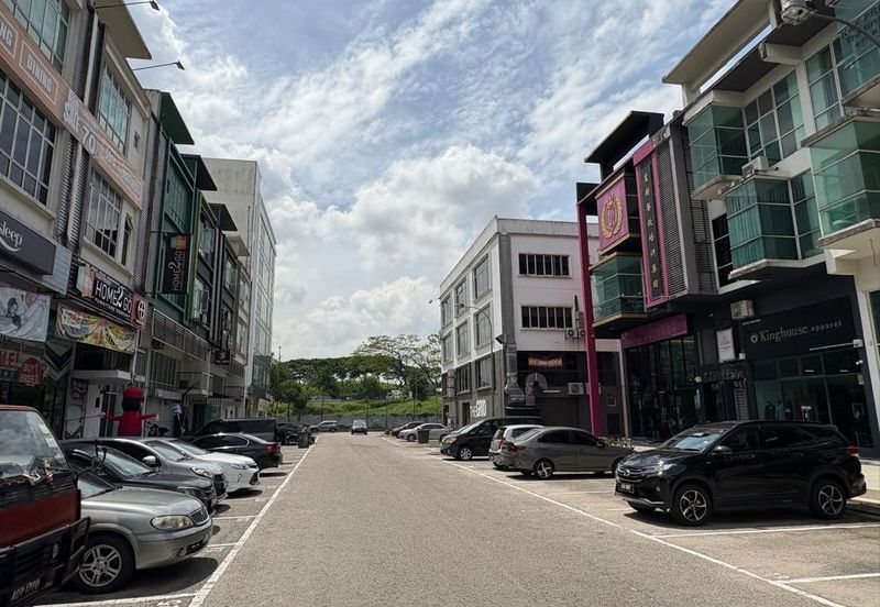 Pusat Perdagangan Danga Utama