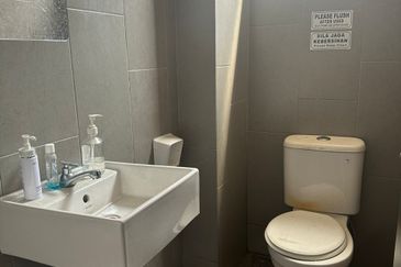 shoplot for sales/rent  i park@ senai