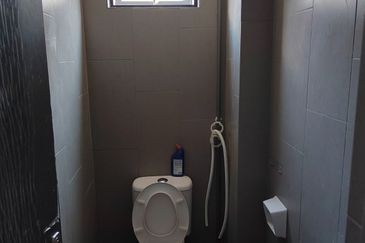 shoplot for sales/rent  i park@ senai