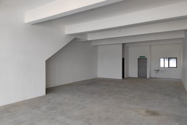 shoplot for sales/rent  i park@ senai