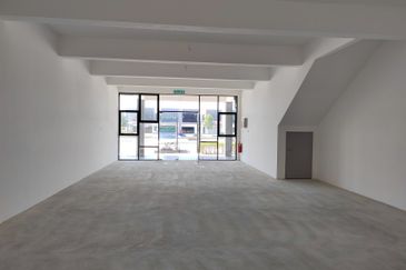 shoplot for sales/rent  i park@ senai