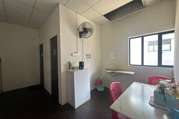 shoplot for sales/rent  i park@ senai