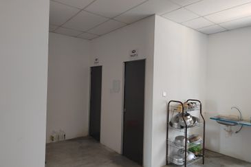 shoplot for sales/rent  i park@ senai