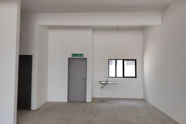 shoplot for sales/rent  i park@ senai