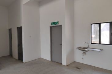 shoplot for sales/rent  i park@ senai