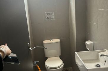 shoplot for sales/rent  i park@ senai