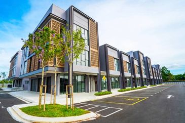 shoplot for sales/rent  i park@ senai