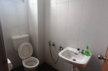 To sale jalan seni, senai, johor