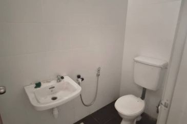 To sale jalan seni, senai, johor