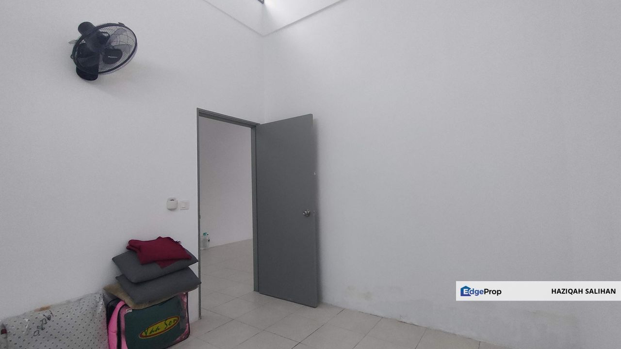 WELL MAINTAIN SINGLE STOREY IRINGAN BAYU ASTERA MAMBAU FOR SALE, Negeri Sembilan, Seremban