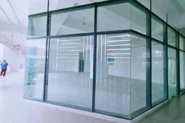 Q Avenue, Queensville