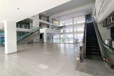 Q Avenue, Queensville