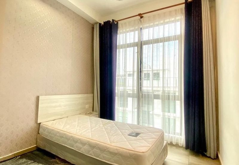 Kenwingston Square Garden