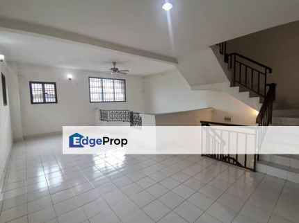 3 storey Terrace for sale @ jalan cengal Bandar putra kulai , Johor, Kulai