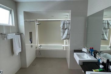 Isola Villa @ Senibong Cove