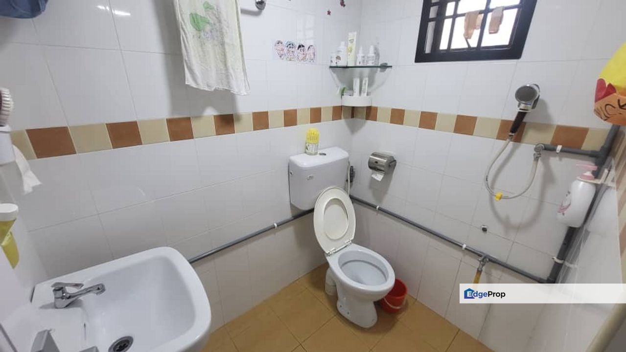 Single Storey low cost house for sale @ Jalan kejayaan Taman universiti , Johor, Skudai