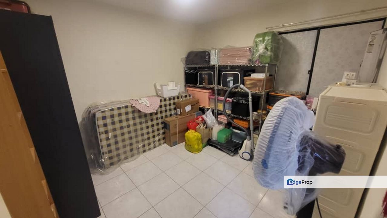 Single Storey low cost house for sale @ Jalan kejayaan Taman universiti , Johor, Skudai