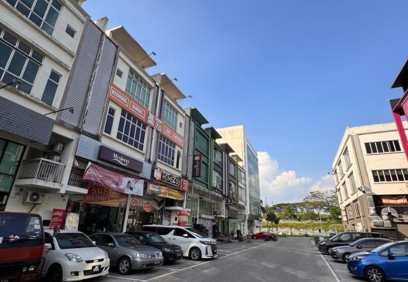 Pusat Perdagangan Danga Utama