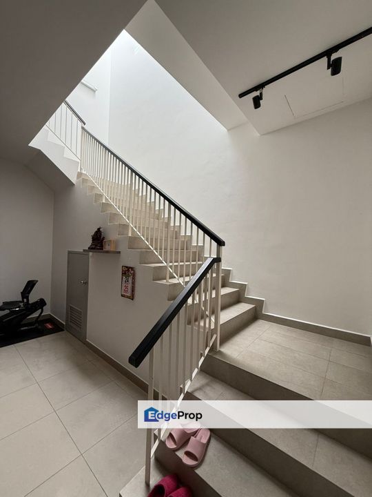 2 Storey Terrace House For Sale @ jalan iris Bandar Indahpura Kulai , Johor, Kulai