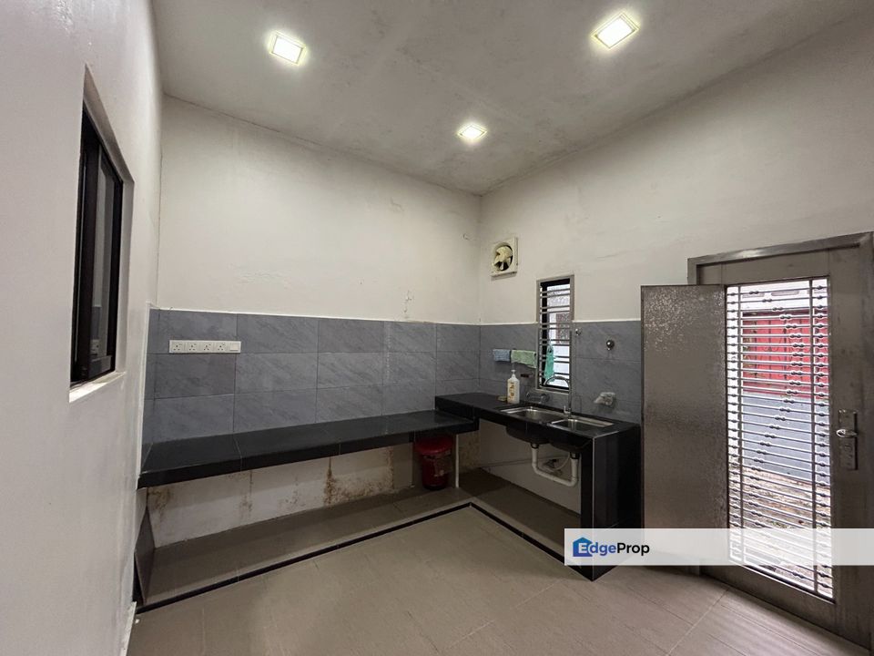 Single Storey low cost house for sale @ Jalan Pakis Sri Pulai , Johor, Skudai