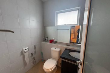 2 Storey Terrace for sale @ anjung horizon hill 