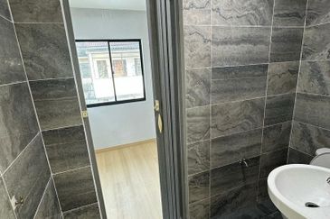 Jalan Mutiara Emas 2/34