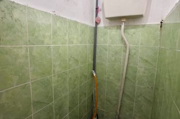 Single Storey Low Cost @ Taman Intan Ulu Tiram @ Able to full loan/ Cash Back