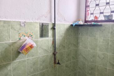 Single Storey Low Cost @ Taman Intan Ulu Tiram @ Able to full loan/ Cash Back