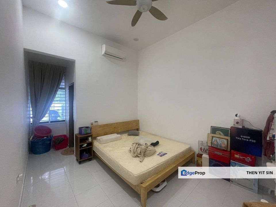 For Sale Single Storey @ Taman Kulai Utama Jalan Anggerik @ End Lot with Extra Land, Johor, Kulai