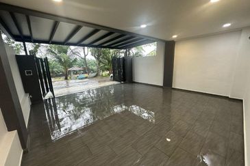 For Sale 2.5 Storey Terrace House @ Permas Jaya Jalan Plentong near Molek