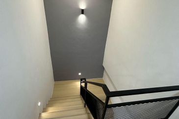 For Sale 2.5 Storey Terrace House @ Permas Jaya Jalan Plentong near Molek