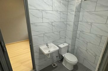 For Sale 2.5 Storey Terrace House @ Permas Jaya Jalan Plentong near Molek