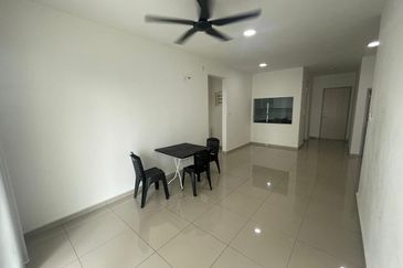 For Sale Season Luxury Apartment @ Larkin Johor Bahru @ near bus station & Tenanted