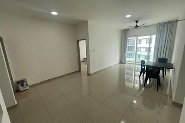 For Sale Season Luxury Apartment @ Larkin Johor Bahru @ near bus station & Tenanted