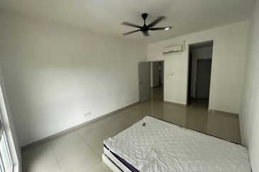 For Sale Season Luxury Apartment @ Larkin Johor Bahru @ near bus station & Tenanted