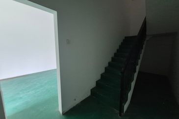 For Rent 3 Storey Cluster Factory @ Kulai Senai Saleng @ with 2nd Floor Partition Rooms