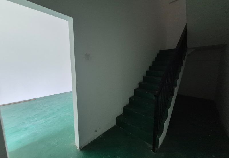 For Rent 3 Storey Cluster Factory @ Kulai Senai Saleng @ with 2nd Floor Partition Rooms