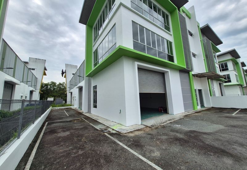 For Rent 3 Storey Cluster Factory @ Kulai Senai Saleng @ with 2nd Floor Partition Rooms