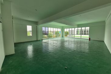 For Rent 3 Storey Cluster Factory @ Kulai Senai Saleng @ with 2nd Floor Partition Rooms