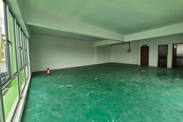 For Rent 3 Storey Cluster Factory @ Kulai Senai Saleng @ with 2nd Floor Partition Rooms