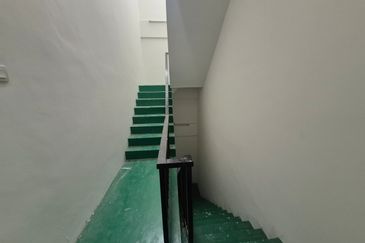 For Rent 3 Storey Cluster Factory @ Kulai Senai Saleng @ with 2nd Floor Partition Rooms