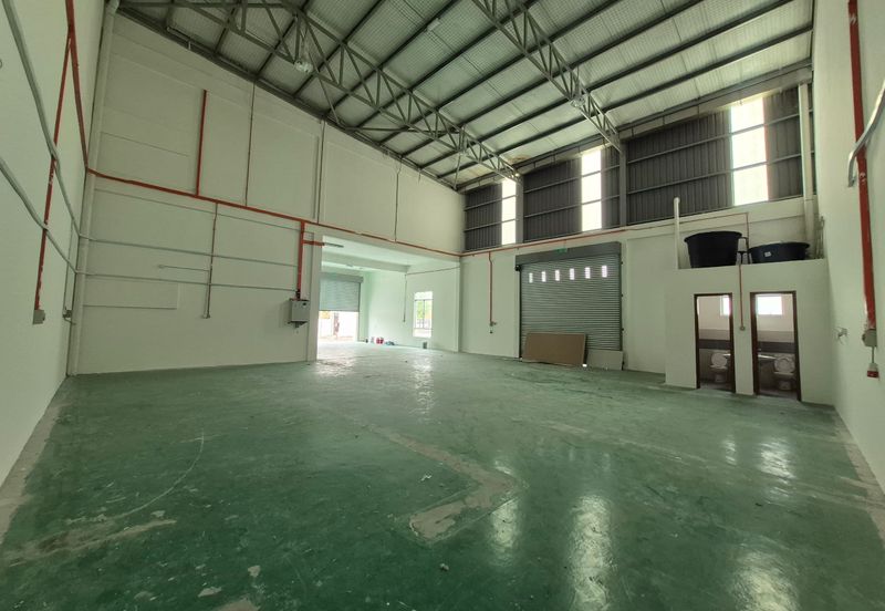 For Rent 3 Storey Cluster Factory @ Kulai Senai Saleng @ with 2nd Floor Partition Rooms