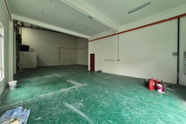 For Rent 3 Storey Cluster Factory @ Kulai Senai Saleng @ with 2nd Floor Partition Rooms